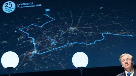 Zum Glück nur noch ein Leuchten. Wo einst die Mauer verlief, werden leuchtende Heliumballons zeigen. Klaus Wowereit stellte dieses Projekt für den 9. November vor.