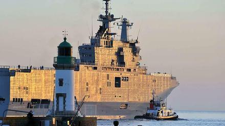 Die "Wladiwostok" bei ihrer Jungfernfahrt im vergangenen März. Im Herbst soll der französische Hubschrauberträger an Russland ausgeliefert werden.
