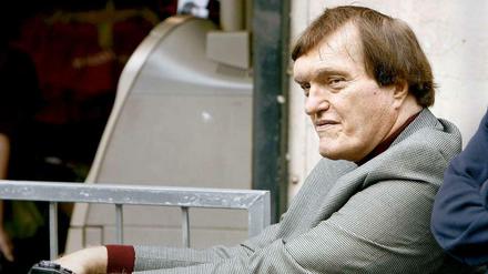 Der US-Schauspieler Richard Kiel ist tot. Bekannt wurde er als "Der Beißer" als Gegenspieler von James Bond. 