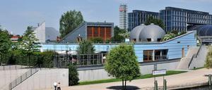 Futuristisches Kasperle-Theater hat der Wiener Architekt Gustav Peichl sein Werk genant, das er 1999 fertigstellte.