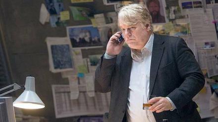 Meister-Agent. Günther Bachmann (Philip Seymour Hoffman) operiert in Hamburg als Chef einer Antiterror-Einheit des deutschen Geheimdiensts.