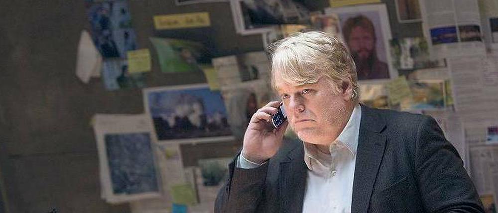 Meister-Agent. Günther Bachmann (Philip Seymour Hoffman) operiert in Hamburg als Chef einer Antiterror-Einheit des deutschen Geheimdiensts.