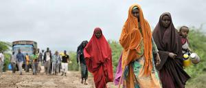 Flüchtlinge aus dem Dorf Buulomareer im Süden Somalias kehren in ihr Dorf zurück. Die somalische Armee und die Friedenstruppe der Afrikanischen Union haben das Dorf nach Regierungsangaben Anfang der Woche "befreit" und die Terrormiliz Al Schabaab vertrieben. 