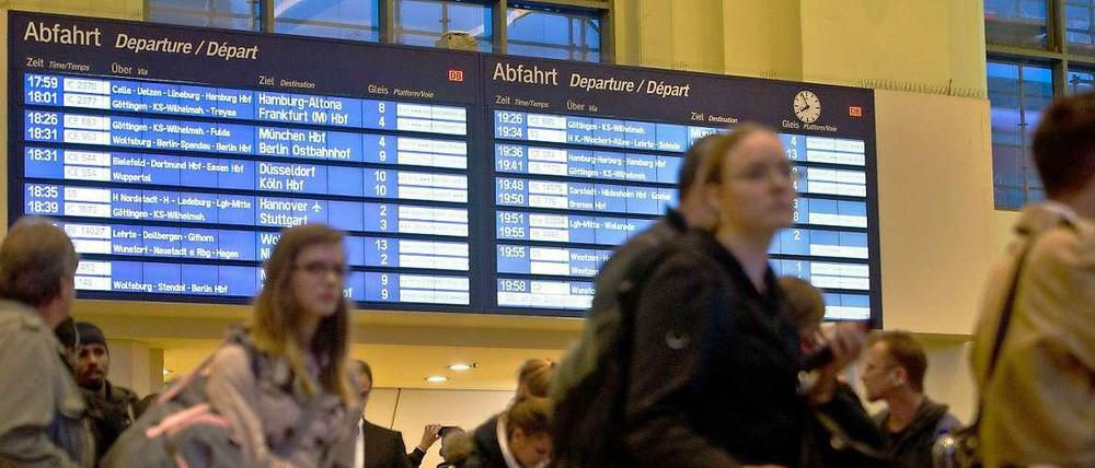 Viel los. Die Zugausfälle bei der Bahn bescherten vielen Reisenden einen chaotischen Vormittag.