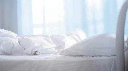 Selten im Bett. 7,2 Stunden Schlaf pro Nacht sind heute der Schnitt. Zu Beginn des 20. Jahrhunderts waren es noch neun Stunden.