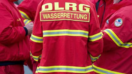 Die DLRG kam den Schiffbrüchigen zu Hilfe.