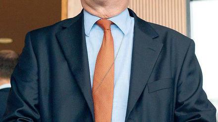 Früher war er Vizepräsident des Verfassungsschutzes, dann Staatssekretär im Innenministerium. Seit Januar ist Klaus-Dieter Fritsche Merkels Beauftragter für die Geheimdienste. In dieser Funktion war er am Donnerstag zu Gast im NSA-Untersuchungsausschuss. Wohlgemerkt, als Gast. Unter Eid musste er nicht aussagen.