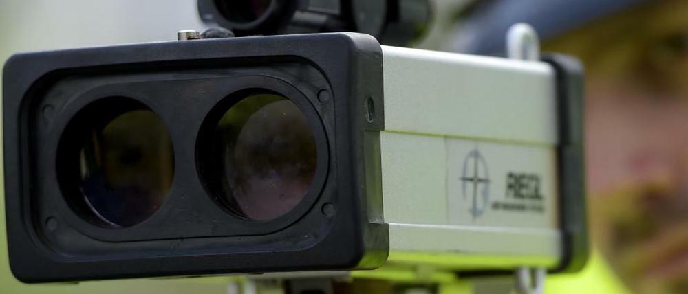 Hier blitzt die Polizei. Und zwar nicht nur vor Schulen. Und nicht nur Autofahrer werden kontrolliert.