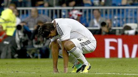 Die Schmerzen sind zurück. Sami Khedira ist wieder am Knie operiert werden.