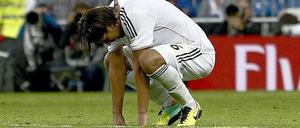 Die Schmerzen sind zurück. Sami Khedira ist wieder am Knie operiert werden.