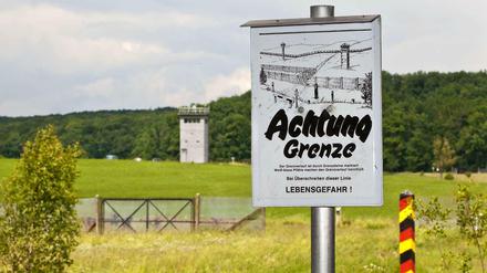 Wenn Grenzen heute in Deutschland überschritten werden, stirbt zum Glück keiner mehr. Das Bild zeigt das Freilandmuseum bei Behrungen zwischen Thüringen und Bayern.