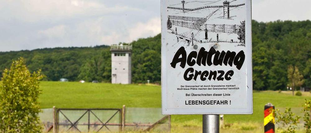 Wenn Grenzen heute in Deutschland überschritten werden, stirbt zum Glück keiner mehr. Das Bild zeigt das Freilandmuseum bei Behrungen zwischen Thüringen und Bayern.