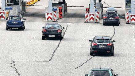 Der Warnow-Tunnel in Rostock ist eines der wenigen privat finanzierten Großprojekte hierzulande. Wer hindurch will, muss zuvor bezahlen. 
