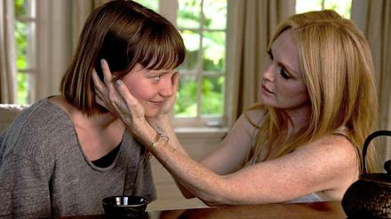 Julianne Moore und Mia Wasikowska.