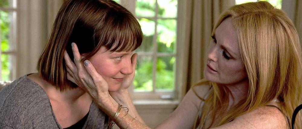 Julianne Moore und Mia Wasikowska.