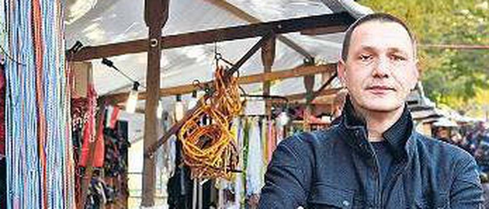Rainer Perske, 52, kennt sich aus: Er betreibt momentan den Flohmarkt am Maybachufer. Den muss er allerdings an einen Konkurrenten abgeben. 