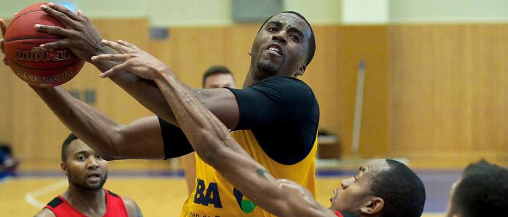Albas Jamel McLean.