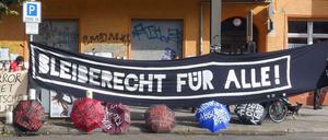 Die Mahnwache vor dem Hostel in der Gürtelstraße.