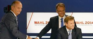 Hand drauf. SPD-Spitzenkandidate Dietmar Woidke traf auf seine Konkurrenten Michael Schierack von der CDU und Christian Görke von der Linken.