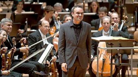 Gerührt: Komponist Jörg Widmann beim Schlussapplaus in der Philharmonie.