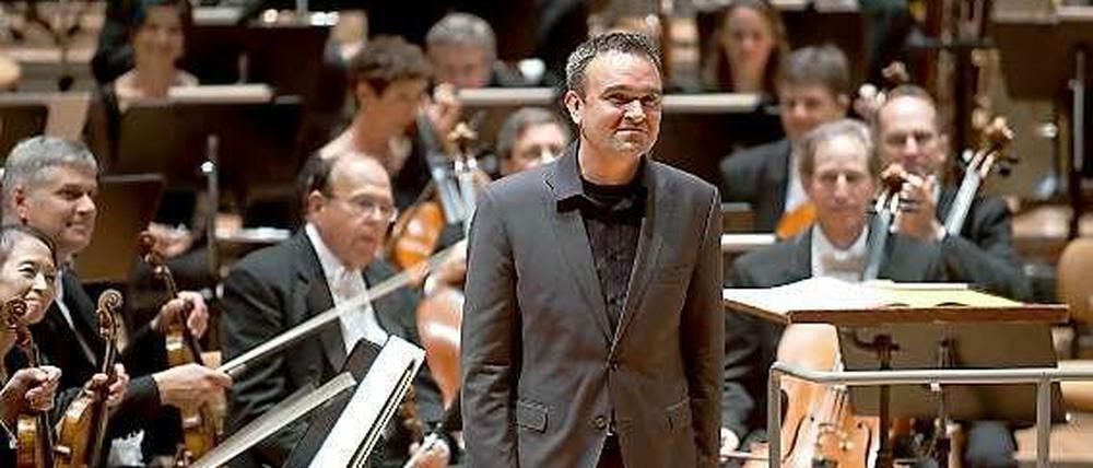 Gerührt: Komponist Jörg Widmann beim Schlussapplaus in der Philharmonie.