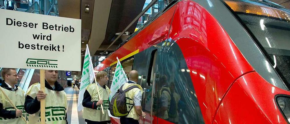 In den vergangenen Wochen hatten die Lokführer bereits mehrfach stundenweise die Arbeit niedergelegt.