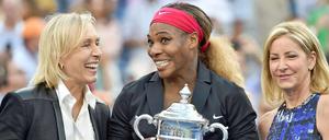 Willkommen im Club. Serena Williams mit den Tennislegenden Martina Navratilova (l.) und Chris Evert.