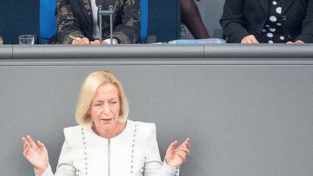 Knappe Kasse. Bildungsministerin Wanka muss so viel sparen, dass dies sogar vom Rechnungshof kritisiert wird. Wissenschaftsmanager sehen die Lage mit Sorge. 