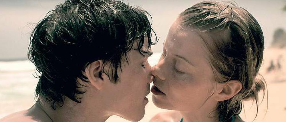 Sebastian Urzendowsky und Henrike von Kuick in Thorsten Wennings „Backpack“.