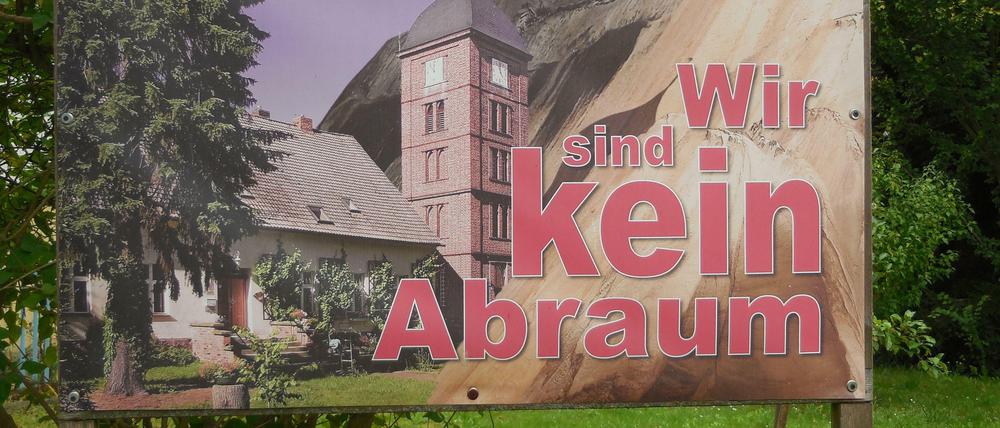 Angst vor der Abraumhalde. Ein Plakat in Atterwasch.