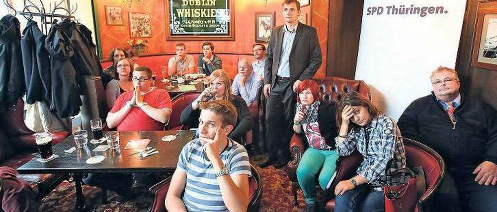 Bereits die ersten Hochrechnungen lösten eine kollektive Depression auf der SPD-Wahlparty in Erfurt aus.