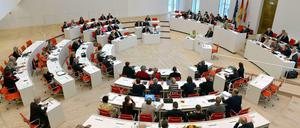 Hier sitzen wohl auch in Zukunft viele Menschen mit SPD-Parteibuch: Der Brandenburger Landtag.
