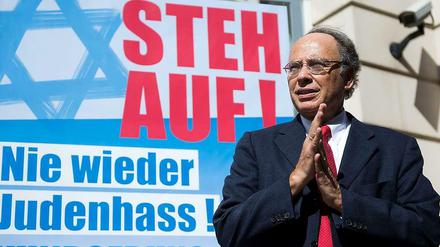 Zentralratspräsident Dieter Graumann wirbt für die Kundgebung am Sonntag.