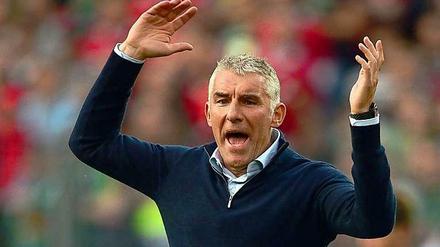 Drei Spiele, ein Punkt, null Tore und nun geht's gegen den FC Bayern. Oder kurz: Slomkas Stuhl wackelt.