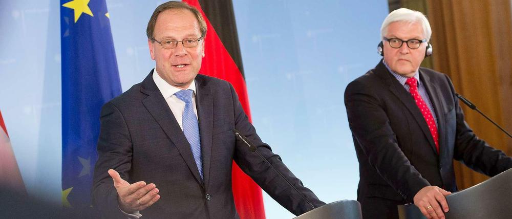 Ungarns früherer Außenminister: Tibor Navracsics (l.). 