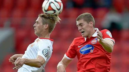 Sören Brandy (l.) gehört zu den wenigen Stammspielern in der Offensive beim 1. FC Union.