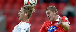 Sören Brandy (l.) gehört zu den wenigen Stammspielern in der Offensive beim 1. FC Union.