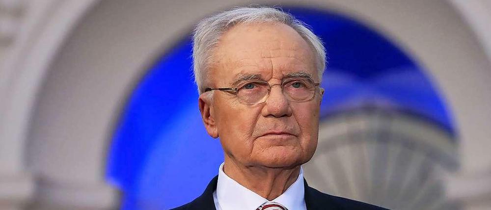 Manfred Stolpe, 78, war von 1990 bis 2002 SPD-Ministerpräsident von Brandenburg und danach drei Jahre lang Bundesverkehrsminister.