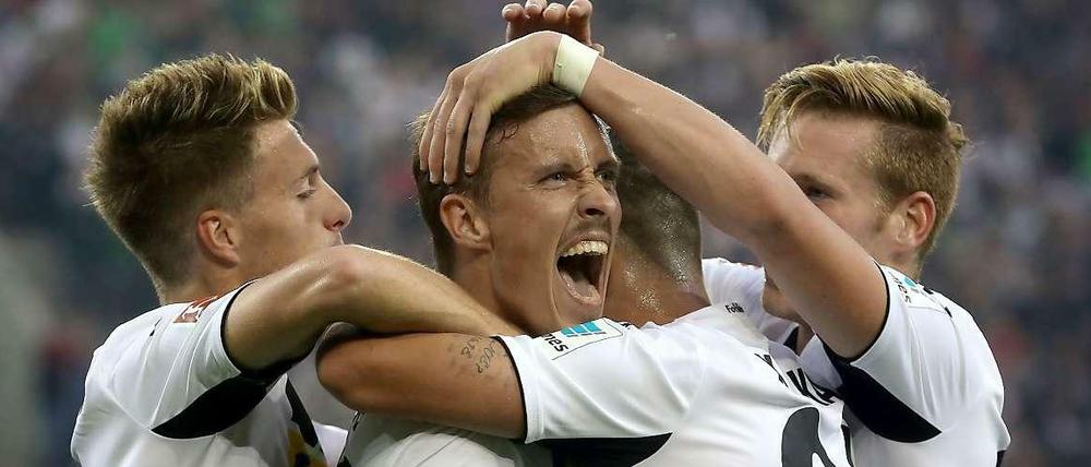 Ein Tor, zwei Vorlagen: Max Kruse (mitte) feierte gegen Schalke ein grandioses Comeback.