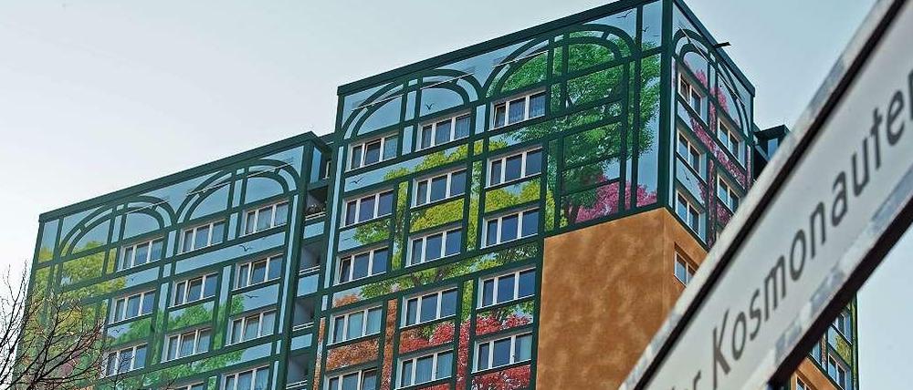 Bunter Stadtteil. Die Allee der Kosmonauten in Marzahn gehört zu den längsten Straßen Berlins - und ein bisschen russisch hört sie sich auch an.