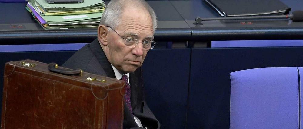 Einpacken: Bundesfinanzminister Wolfgang Schäuble will den Soli abschaffen.