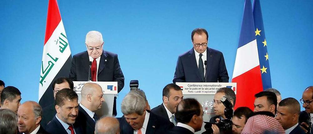 Der französische Präsident François Hollande (r.) und der irakische Präsident Fouad Massoum bei der Konferenz in Paris.