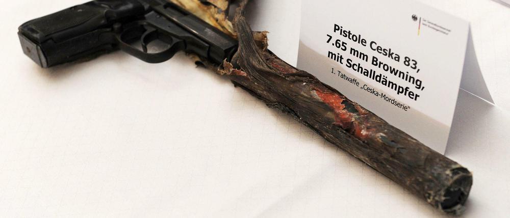 Die vermutliche Tatwaffe des NSU. Nach der Pistole wurden deren Taten von Medien zwischenzeitlich "Ceska-Mordserie" genannt, bevor die Urheberschaft des NSU herauskam.