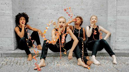 Nicola Rost, Larissa Pesch, Johanna Marshall und Marisa Akeny sind Laing.