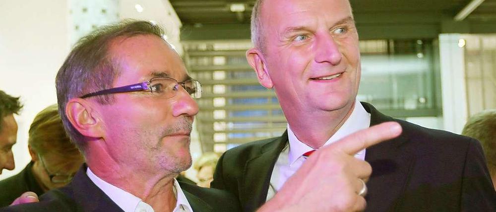 Der Ex und sein Nachfolger: Matthias Platzeck und Dietmar Woidke feiern Wahlsieg der SPD in Brandenburg.