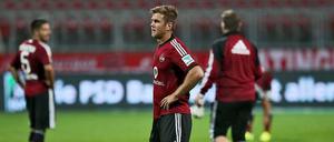 Blick ins Leere. Der Nürnberger Niclas Füllkrug (vorne) nach der Heimpleite gegen Düsseldorf.