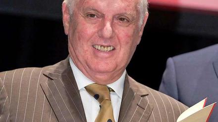Daniel Barenboim bei der Verleihung der Urania-Medaille 2014, die der Musiker für sein Völker verbindendes Wirken erhält.