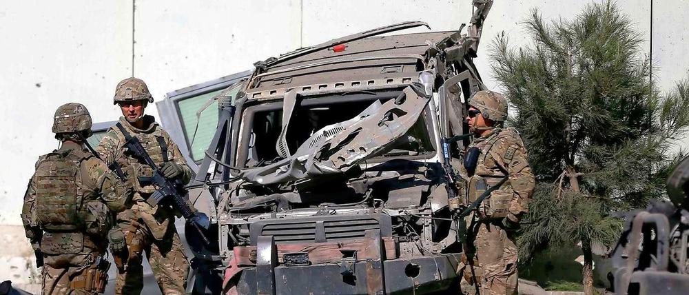 Ein Attentäter hat sich in einem Auto in die Luft gesprengt - und drei weitere Menschen mit in den Tod gerissen.