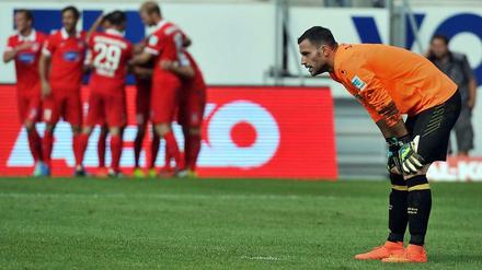 Wieder jubeln die Anderen: Union-Keeper Haas musste gegen Heidenheim drei Gegentore hinnehmen.
