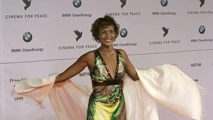 Die UN-Sonderbotschafterin Waris Dirie kommt im Februar 2008 in Berlin zur Charity-Gala "Cinema for Peace"